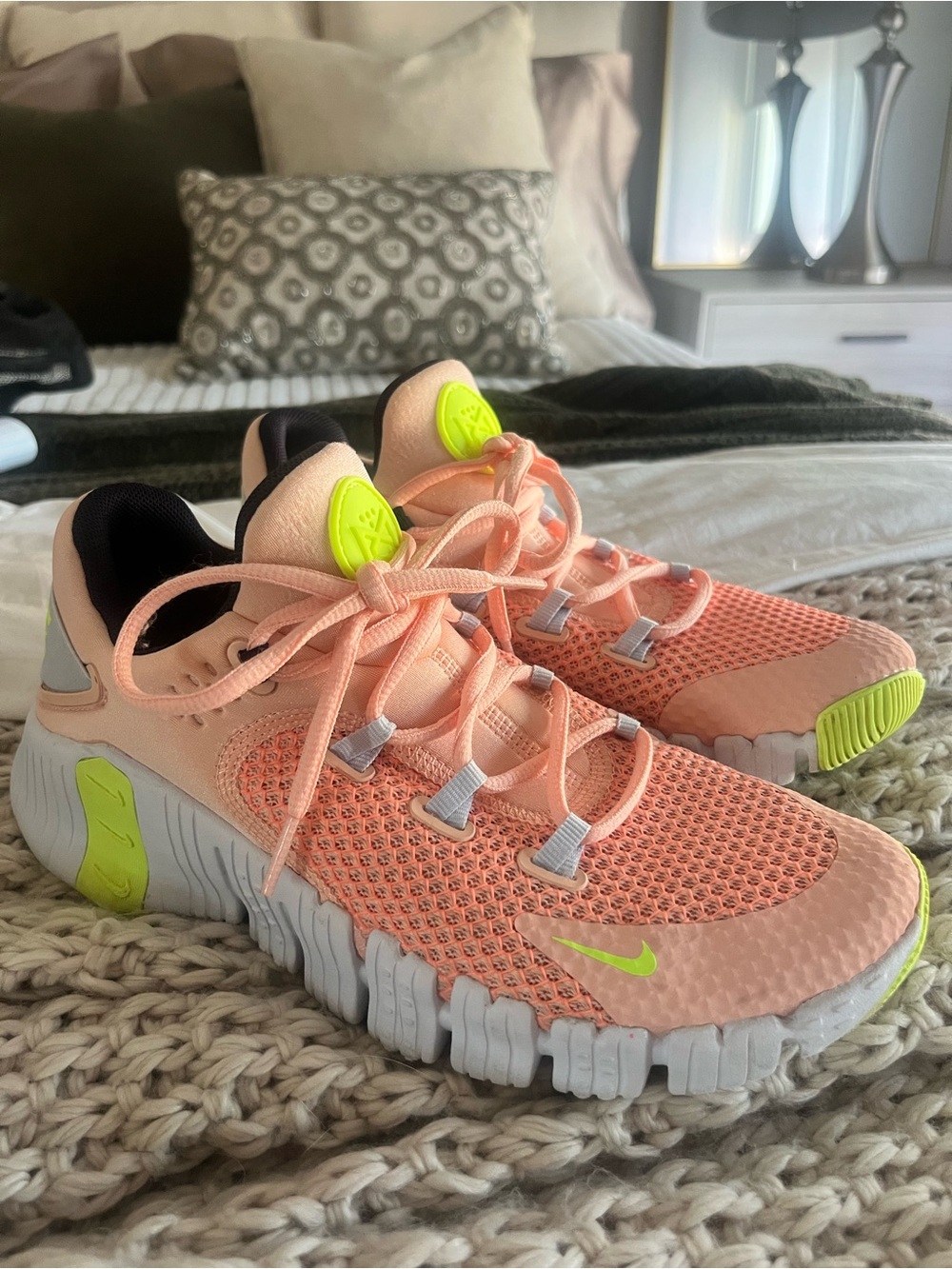 Nike Free Metcon Women's 7.5 Arctic Pink Peach Neon Yellow - Picture 3 of 12